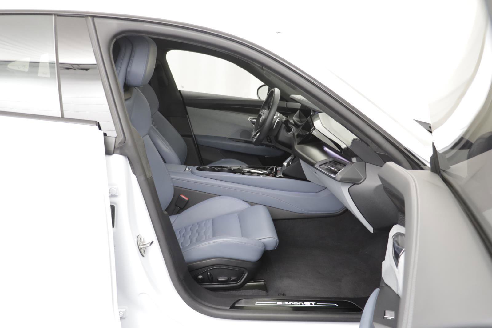 Used 2024 Audi e-tron GT Prestige image 20