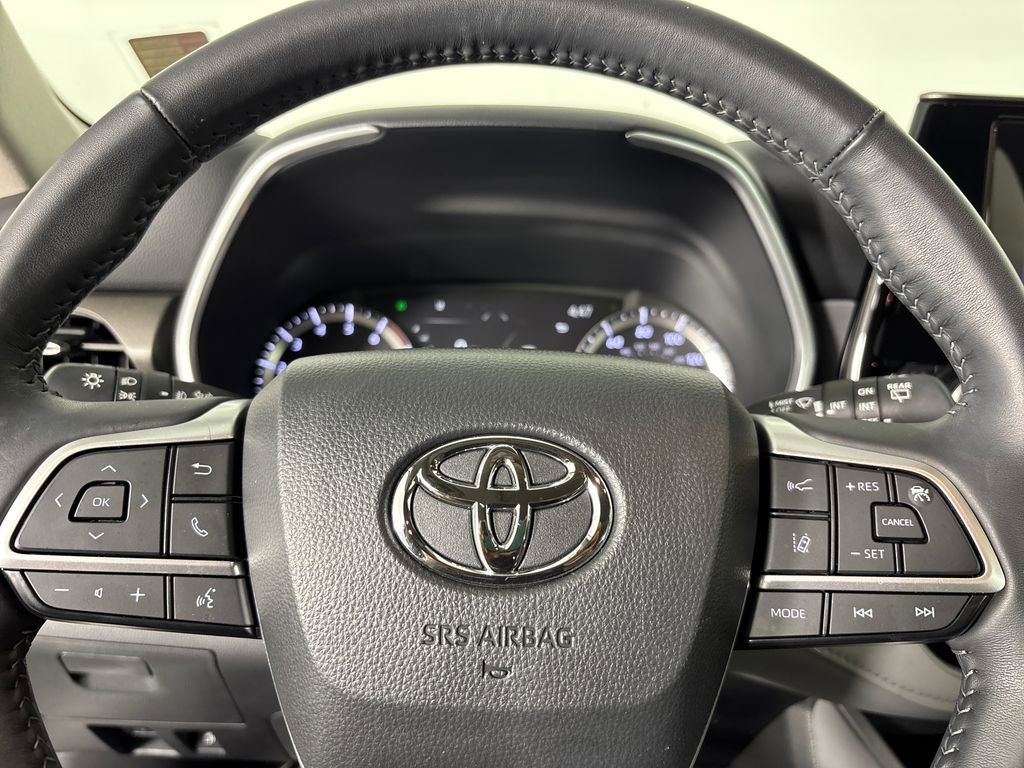 Used 2024 Toyota Highlander XLE image 14