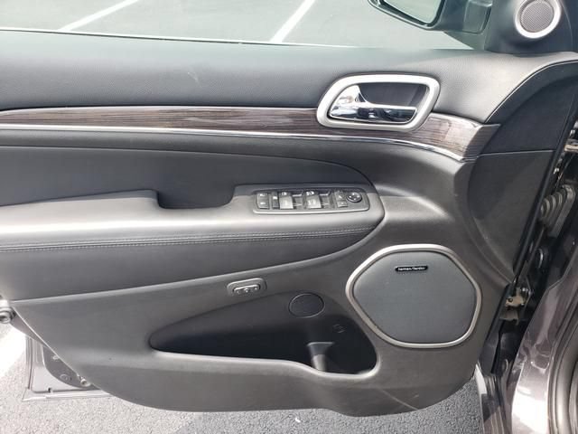 Used 2018 Jeep Grand Cherokee Overland AWD/4WD image 11