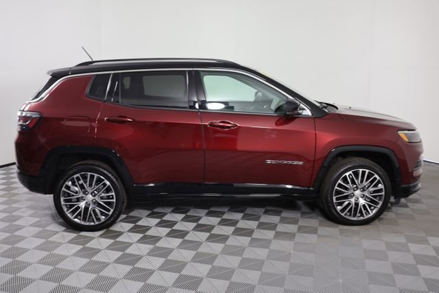 Used 2022 Jeep Compass Limited w/ Elite Group image 9