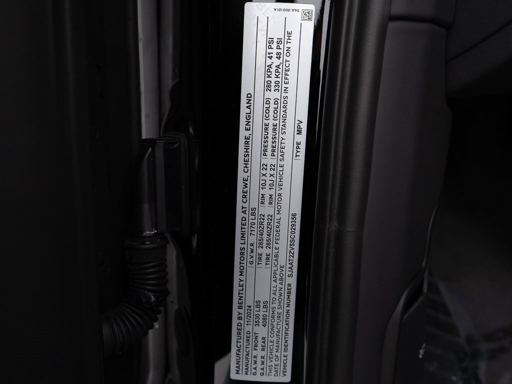 Used 2025 Bentley Bentayga image 50