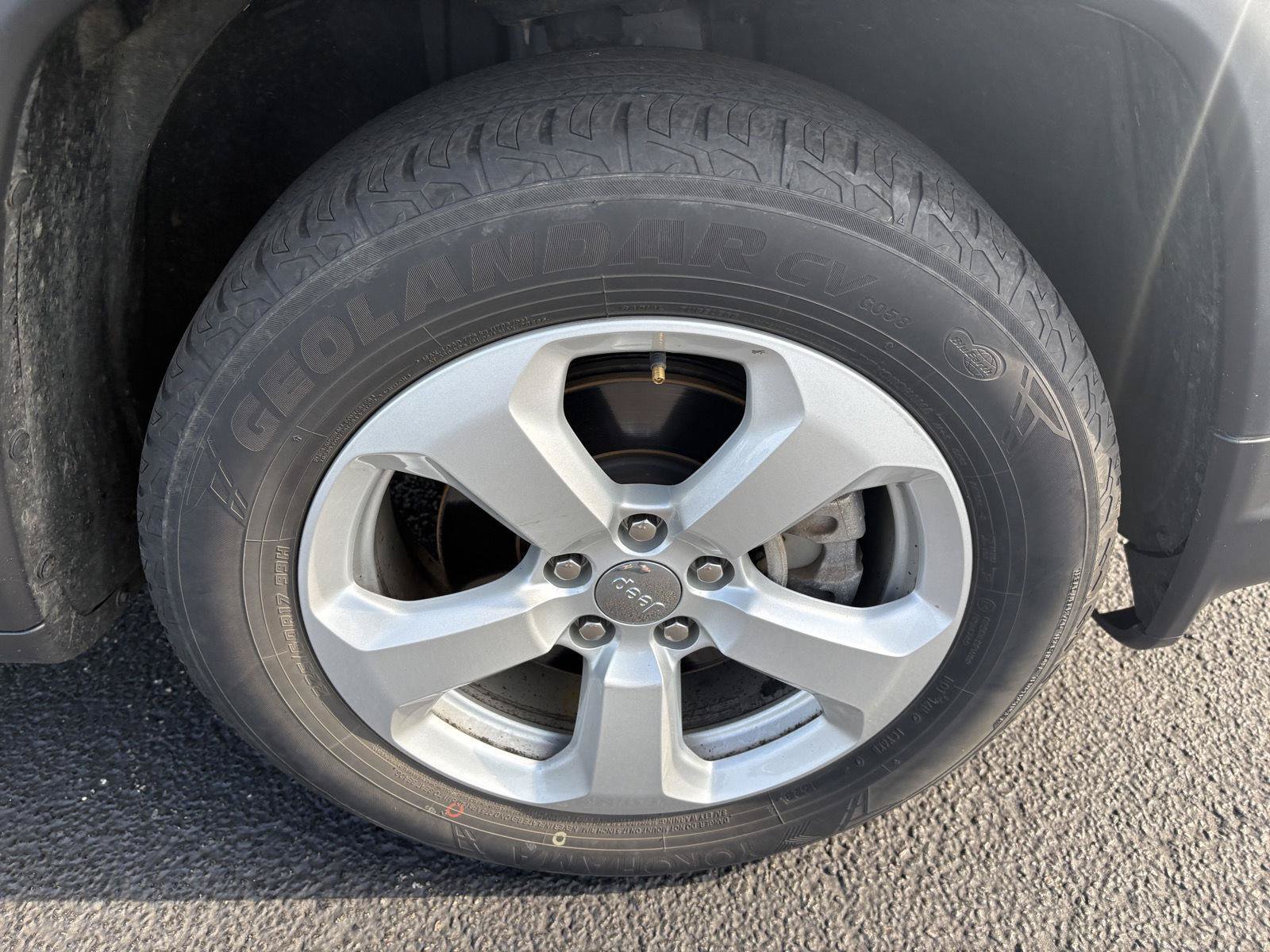 Used 2019 Jeep Compass Latitude w/ Popular Equipment Group FWD image 9