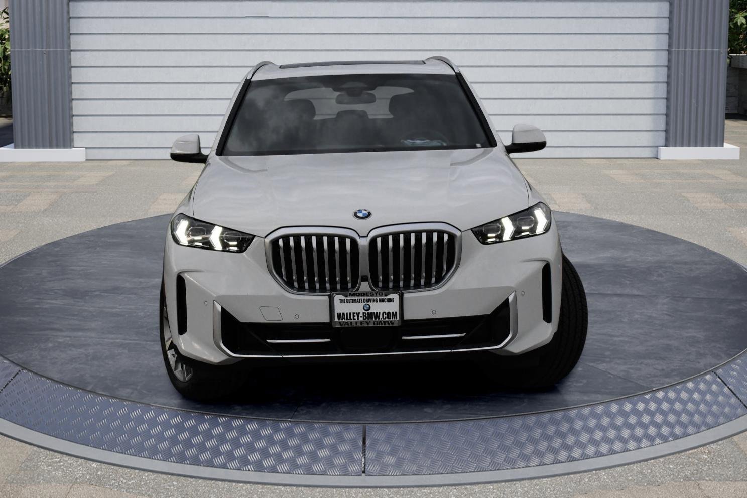 Used 2026 BMW X5 xDrive40i w/ Climate Comfort Package image 2