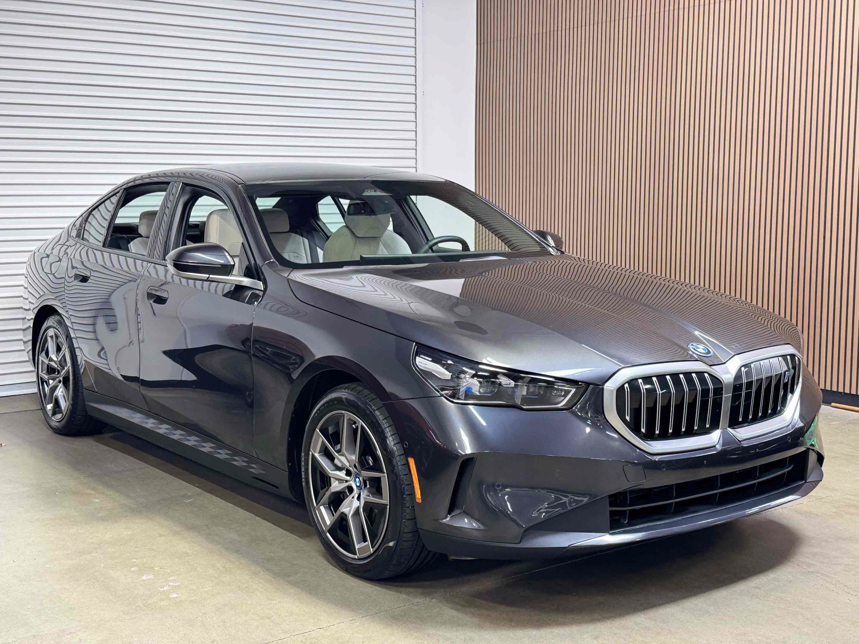 Used 2024 BMW i5 eDrive40i RWD image 3