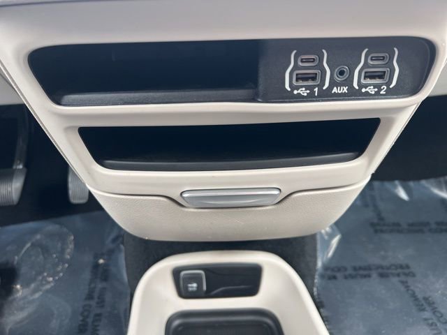 Used 2024 Chrysler Pacifica Touring-L FWD image 12