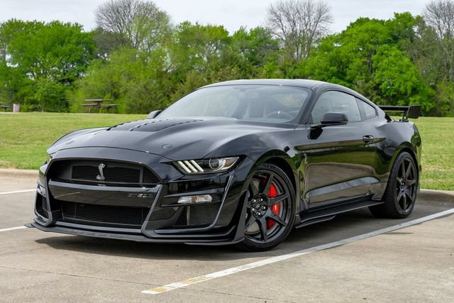 Used 2020 Ford Mustang Shelby GT500 w/ Carbon Fiber Track Pack RWD image 2