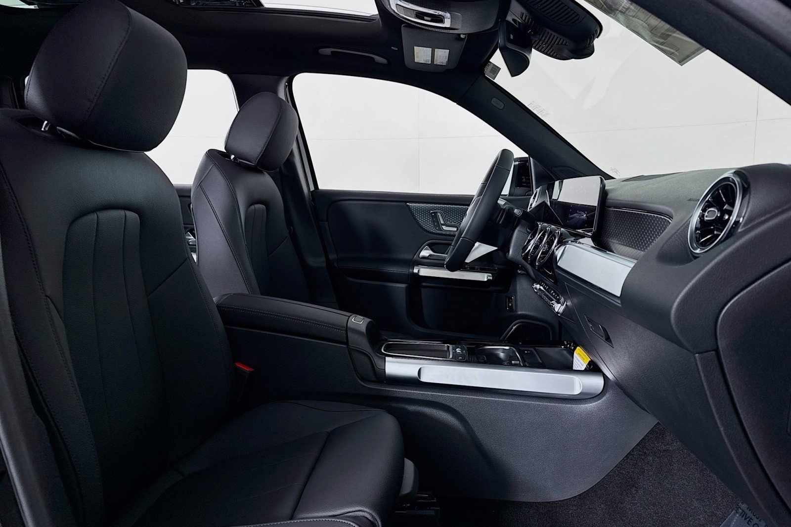 New 2026 Mercedes-Benz GLB 250 image 6