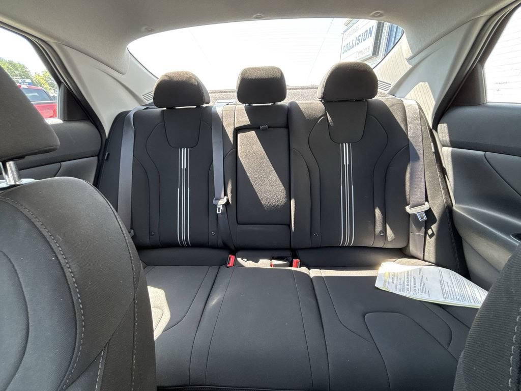 Used 2025 Hyundai Elantra SEL FWD image 26