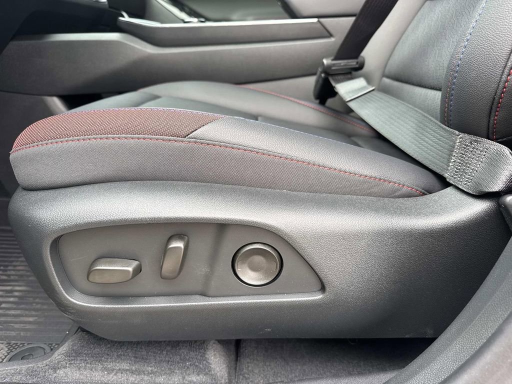 New 2026 Chevrolet Equinox RS w/ Convenience Package III FWD image 16