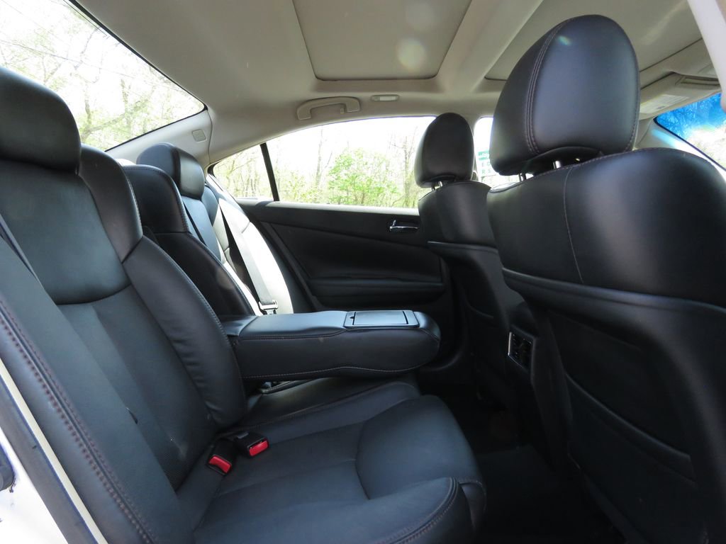 Used 2014 Nissan Maxima 3.5 SV w/ Premium Package FWD image 16