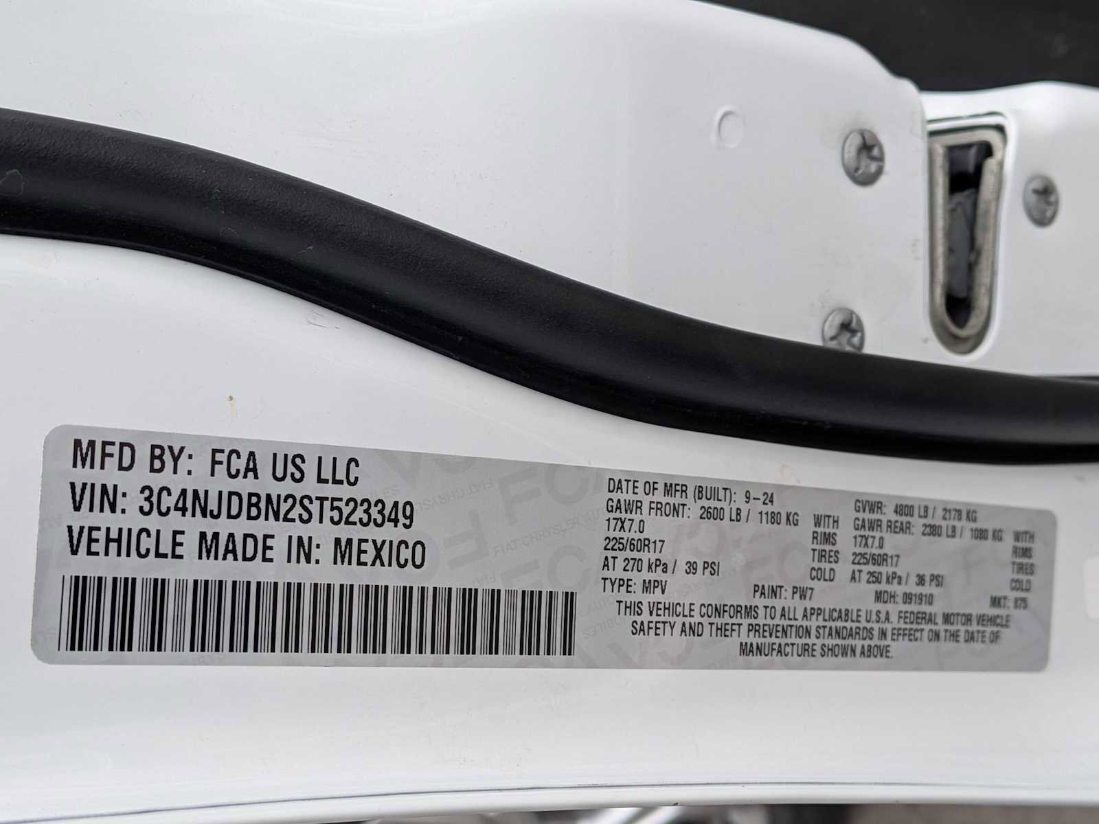 Used 2025 Jeep Compass Latitude image 31