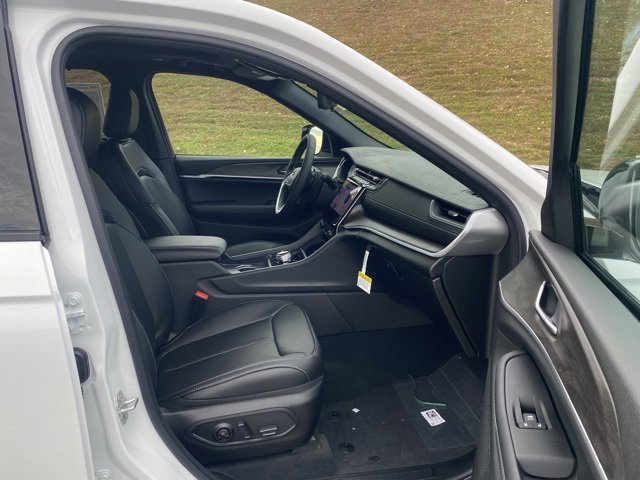 New 2025 Jeep Grand Cherokee Limited w/ Luxury Tech Group II image 30