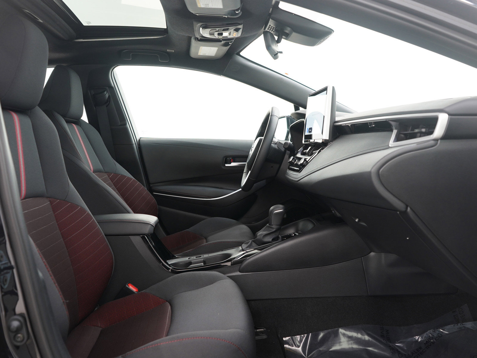 Used 2025 Toyota Corolla SE image 11