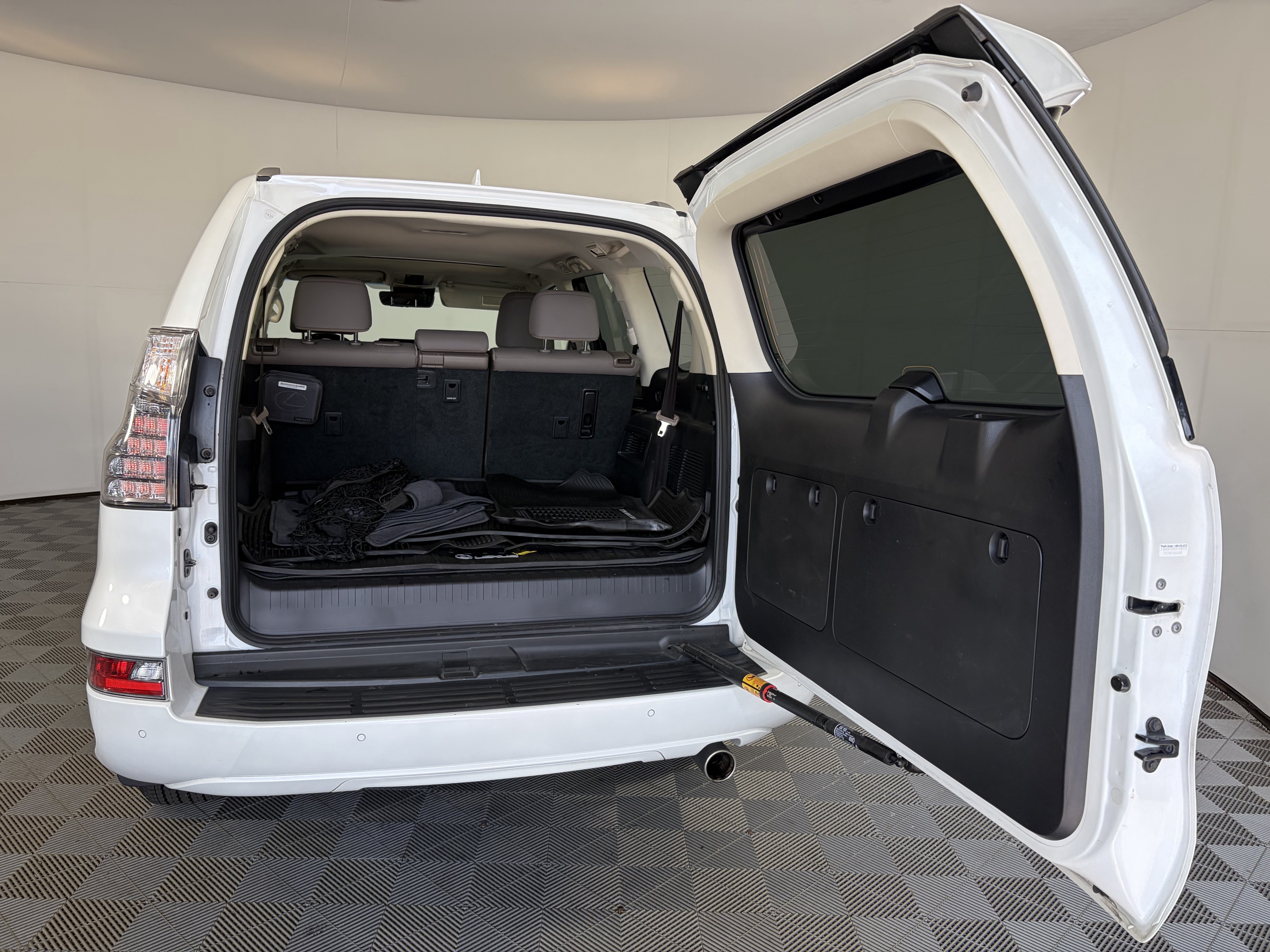Used 2022 Lexus GX 460 Premium w/ Premium Package AWD/4WD image 15