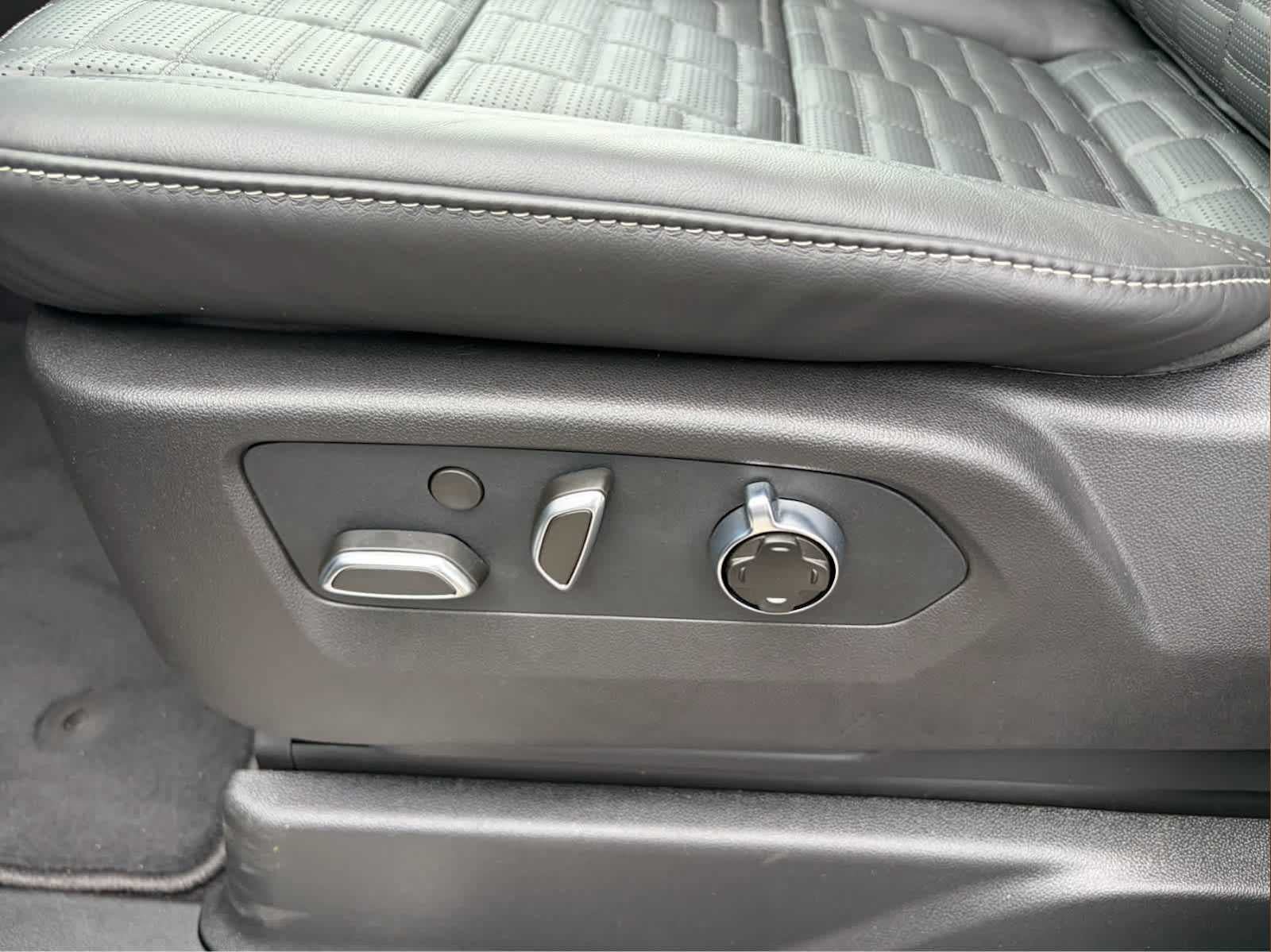 Certified 2026 Cadillac Escalade V AWD/4WD image 11