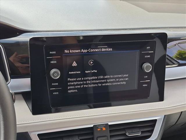 New 2027 Volkswagen Taos SE FWD image 14
