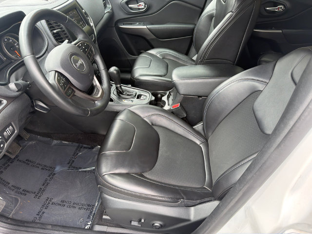 Used 2019 Jeep Cherokee Latitude Plus FWD image 10