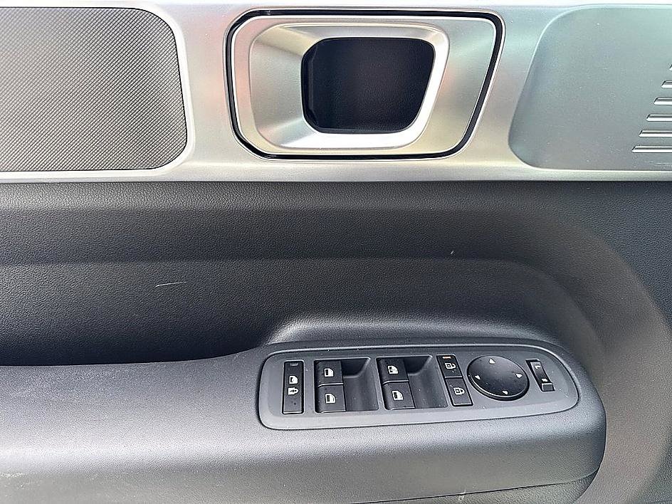 Used 2025 Hyundai Santa Fe SE image 21