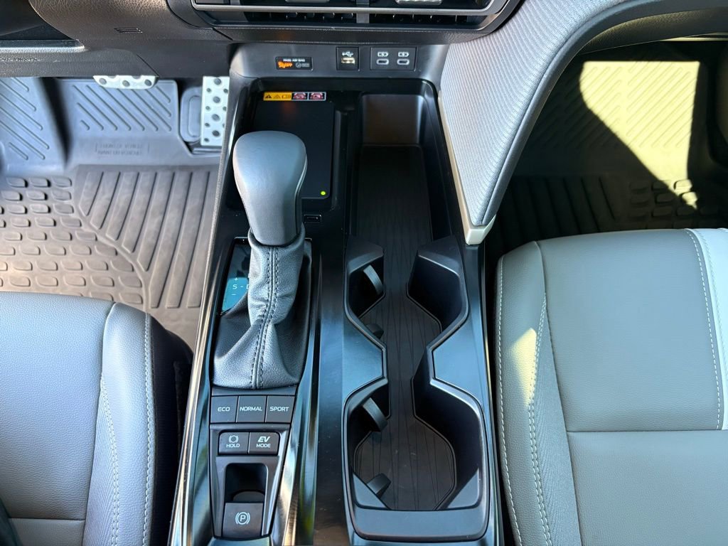 Used 2025 Toyota Camry SE w/ Convenience Package image 21