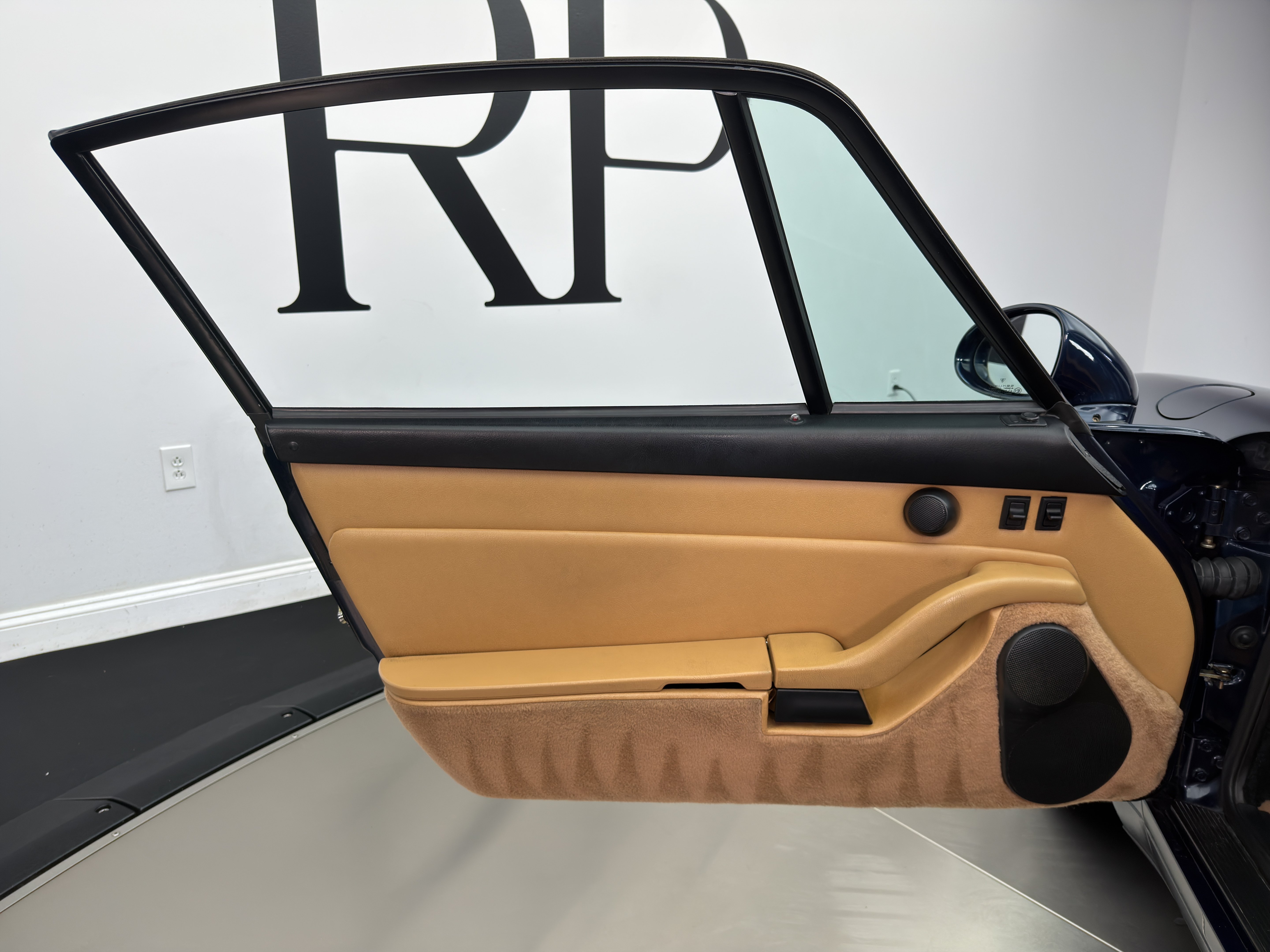 Used 1997 Porsche 911 Carrera RWD image 16