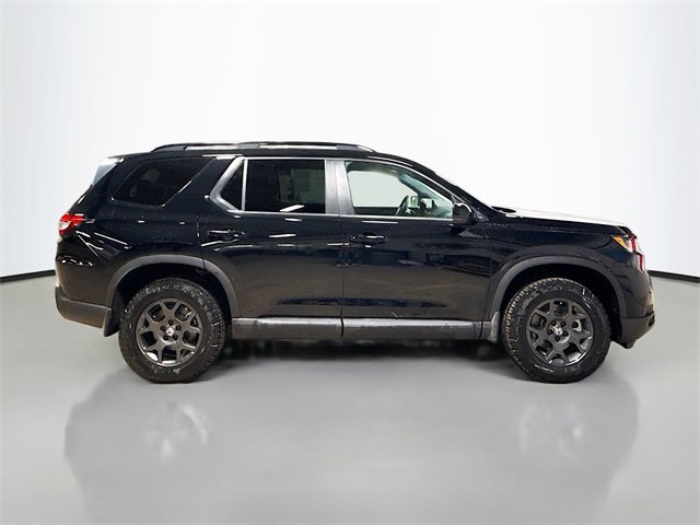 Used 2025 Honda Pilot TrailSport image 6