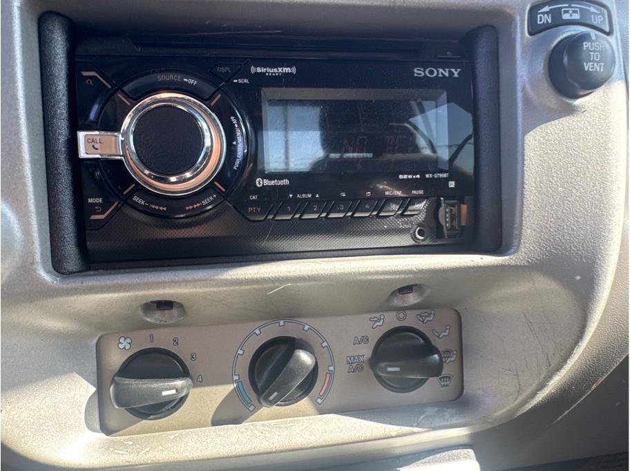 Used 2002 Ford Explorer Sport Trac 2WD image 9