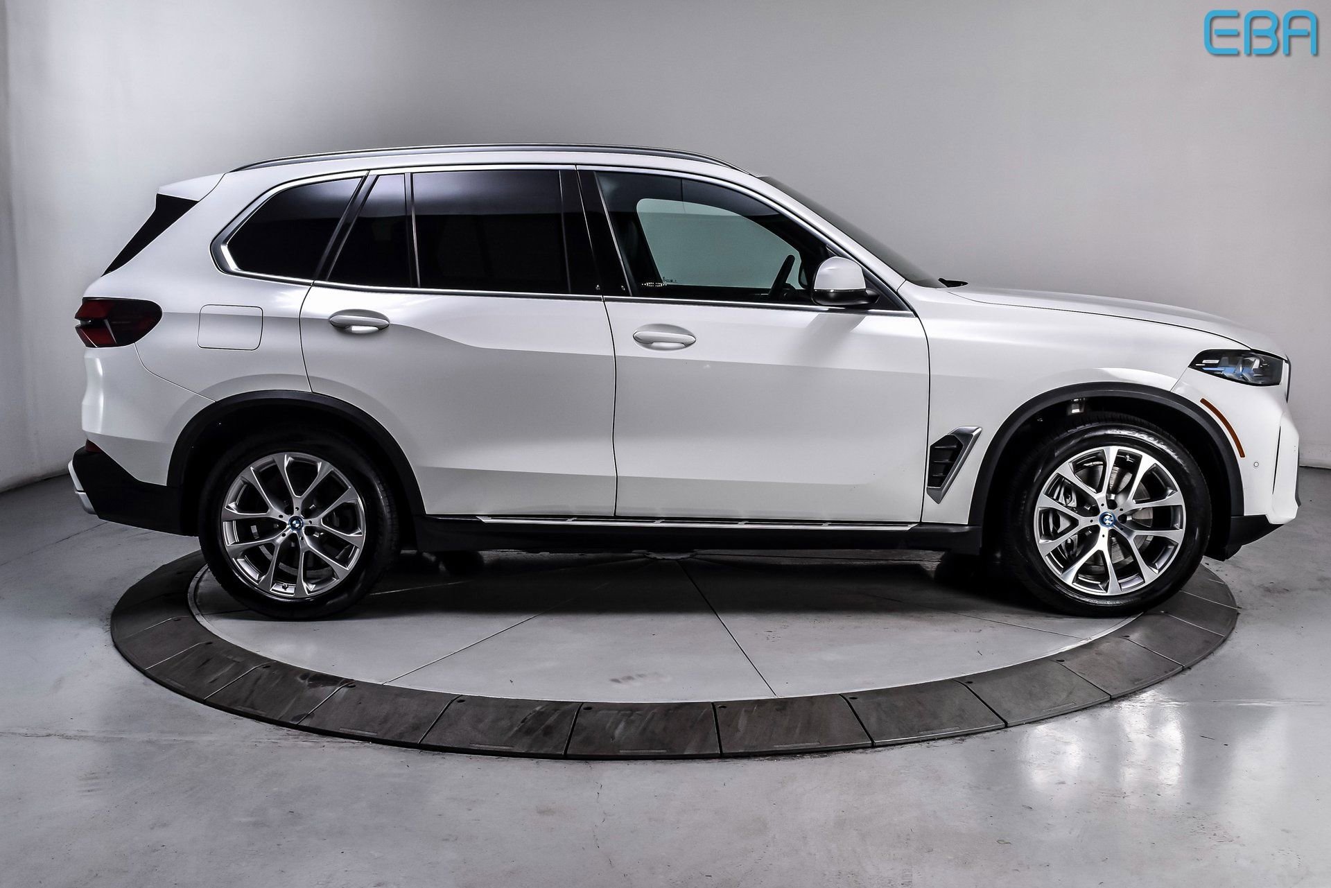 Used 2025 BMW X5 xDrive50e image 7
