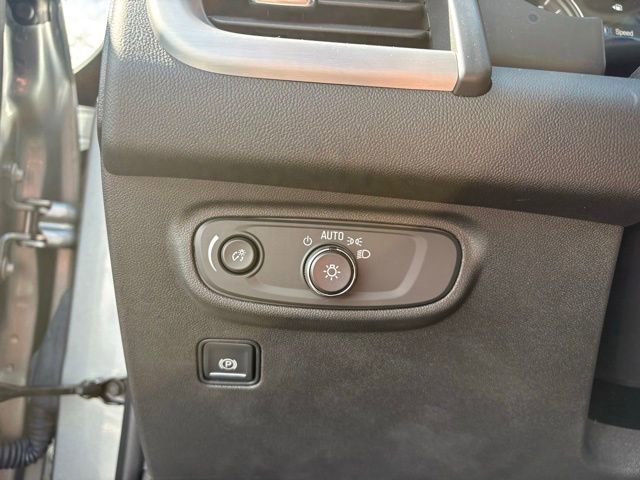 Used 2023 GMC Terrain SLE w/ Driver Convenience Package image 14