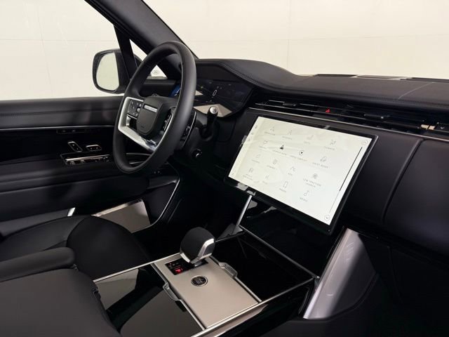 New 2025 Land Rover Range Rover SE image 40