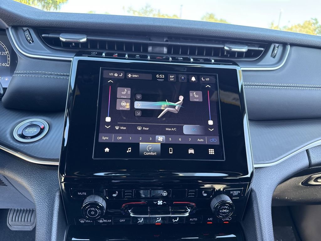 New 2025 Jeep Grand Cherokee Altitude image 21