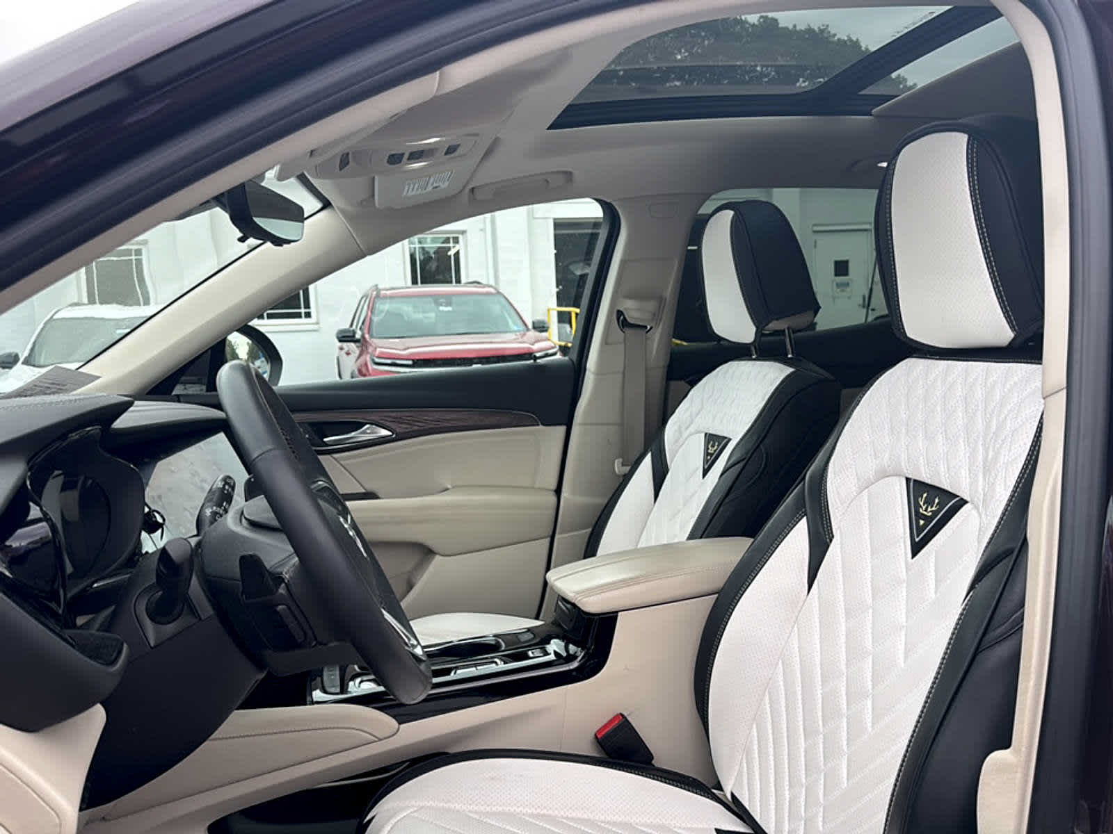 Used 2022 Buick Envision Avenir w/ Technology Package II FWD image 6