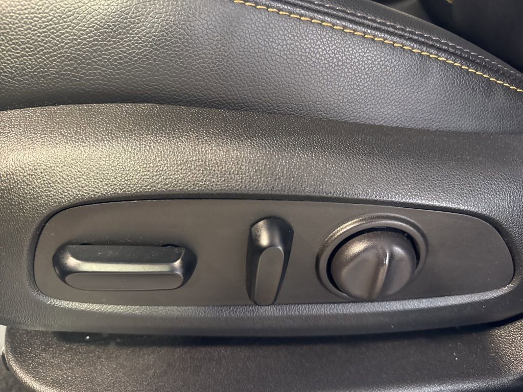 Used 2023 Chevrolet Equinox Premier image 25