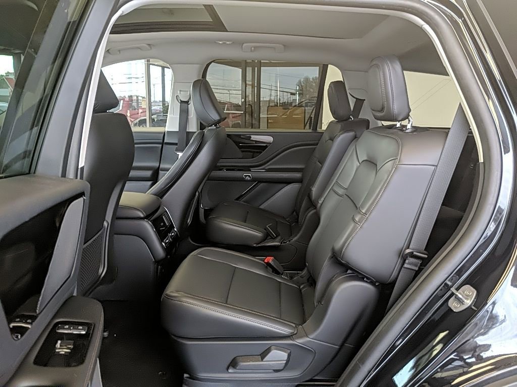 Used 2025 Lincoln Aviator AWD image 12