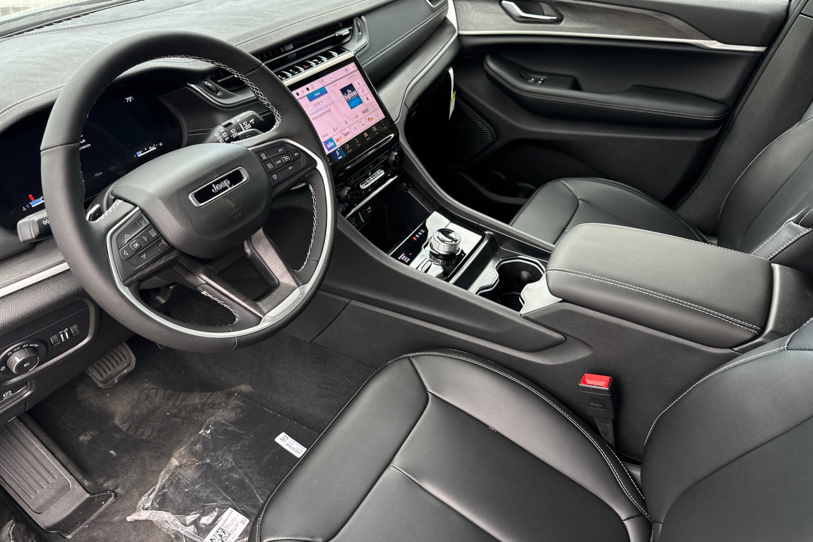 New 2025 Jeep Grand Cherokee L Limited w/ Black Appearance Package image 9