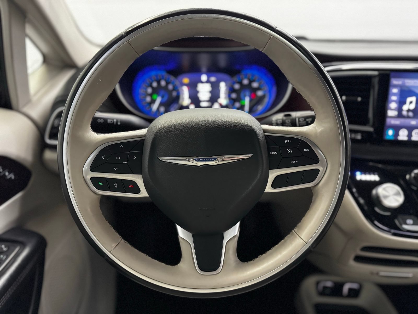 Used 2020 Chrysler Pacifica Limited FWD image 20