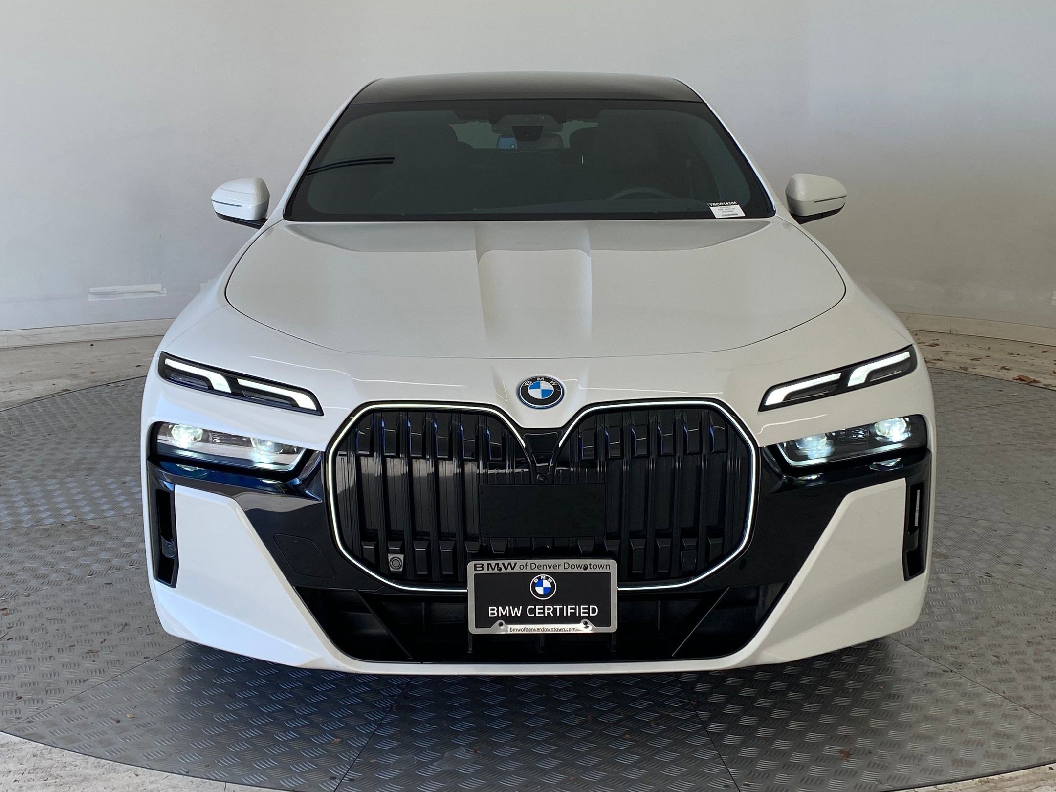 Certified 2024 BMW 750e xDrive image 5