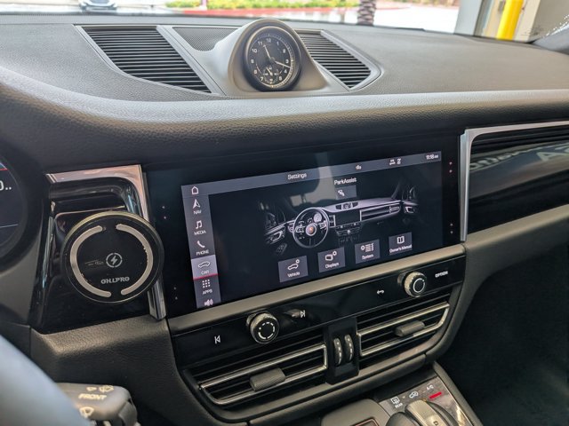 Used 2025 Porsche Macan AWD/4WD image 19