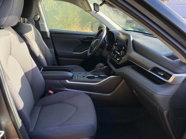 Used 2022 Toyota Highlander L image 34