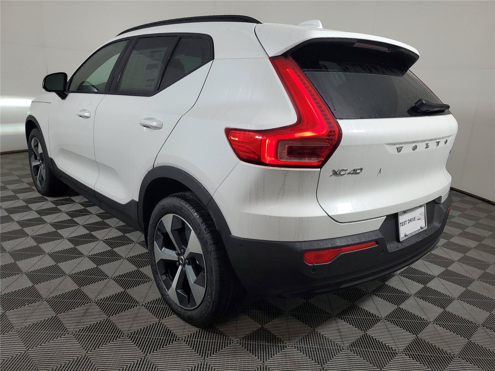 New 2026 Volvo XC40 B5 Plus w/ Protection Package Premier AWD/4WD image 4