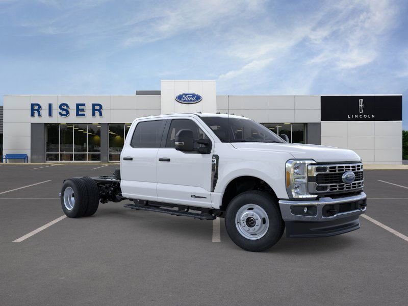 New 2026 Ford F350 4x4 Crew Cab DRW Super Duty image 7