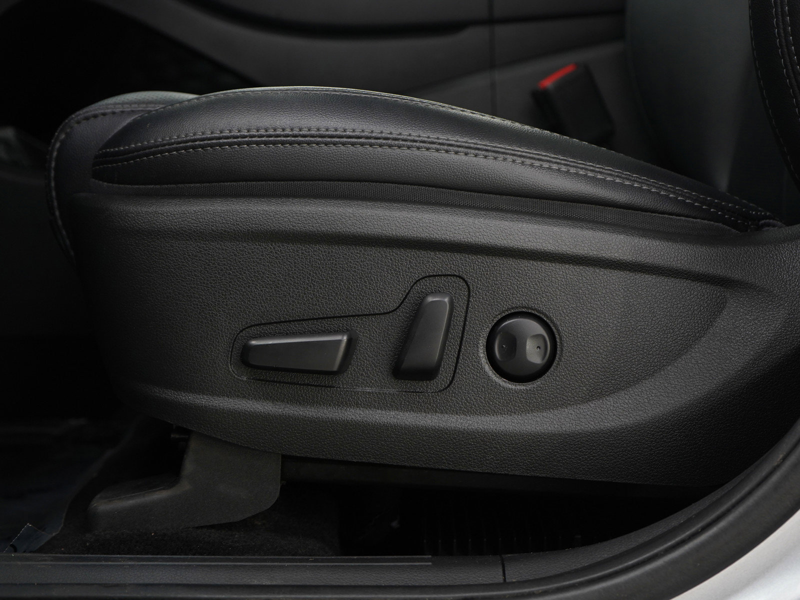 Used 2023 Hyundai Santa Fe SEL Premium w/ Cargo Package image 23