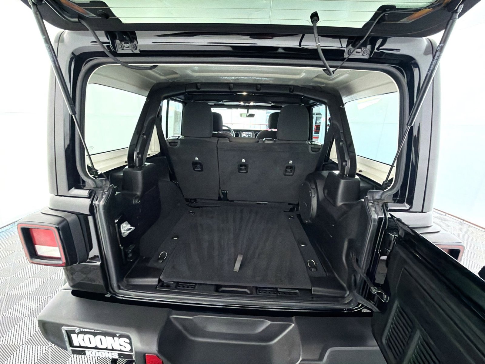 Used 2022 Jeep Wrangler Unlimited Sport image 25