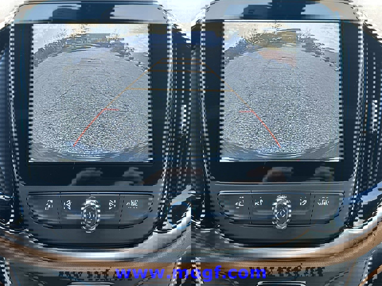 Used 2018 Chevrolet Volt Premier w/ Driver Confidence Package image 6