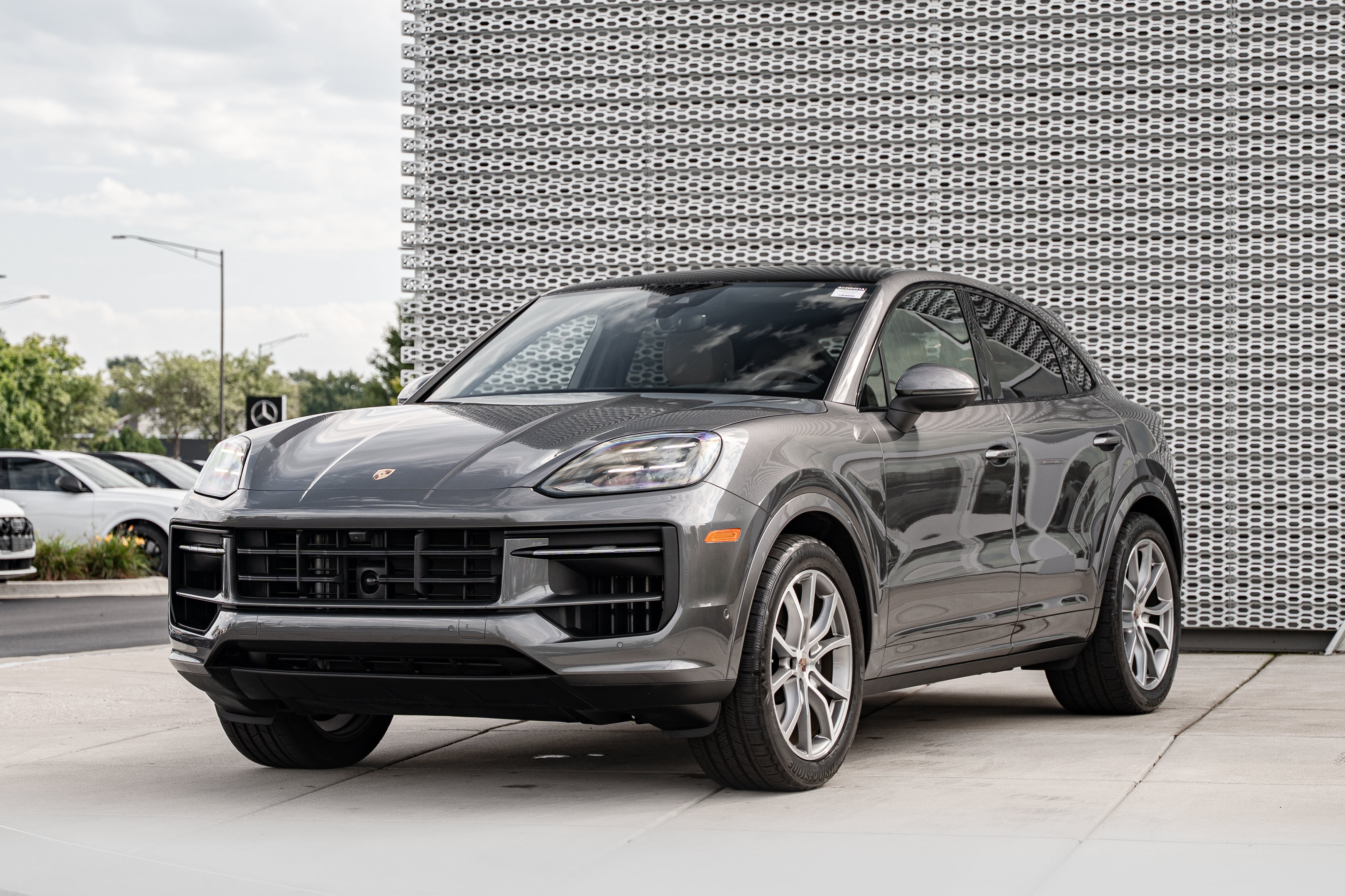 Used 2025 Porsche Cayenne Coupe AWD/4WD image 7