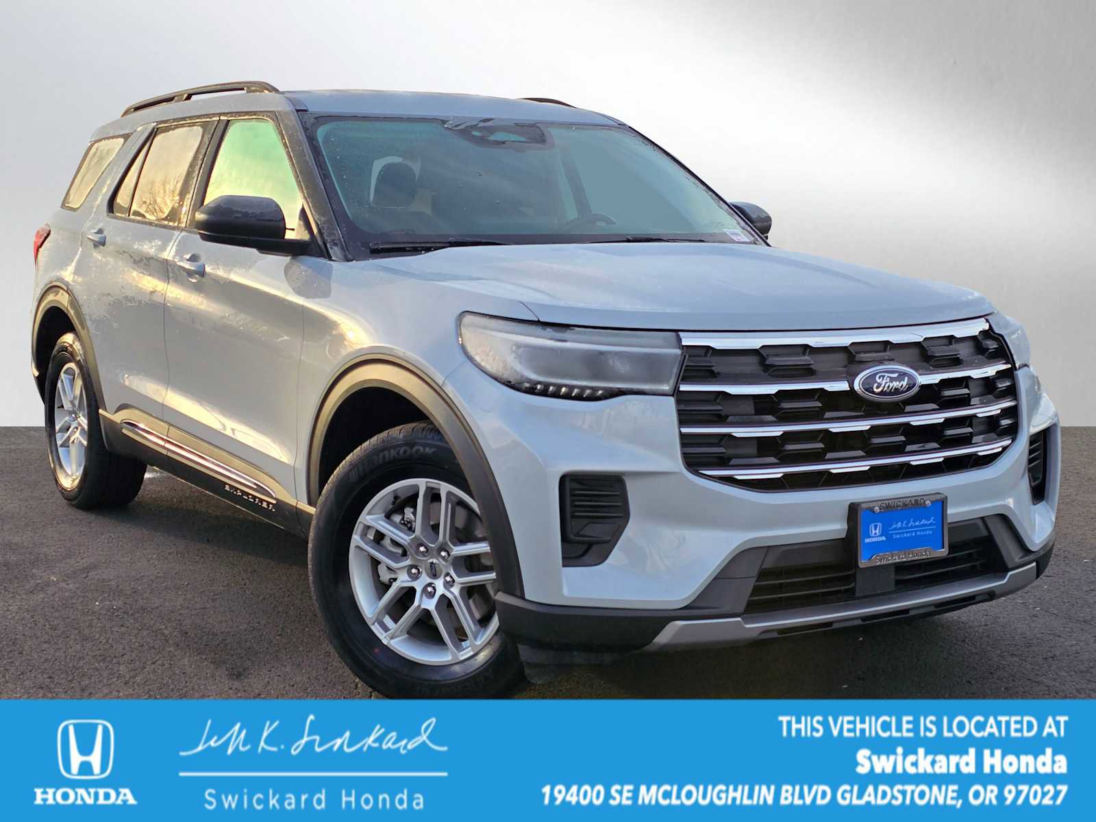 Used 2025 Ford Explorer Active image 1