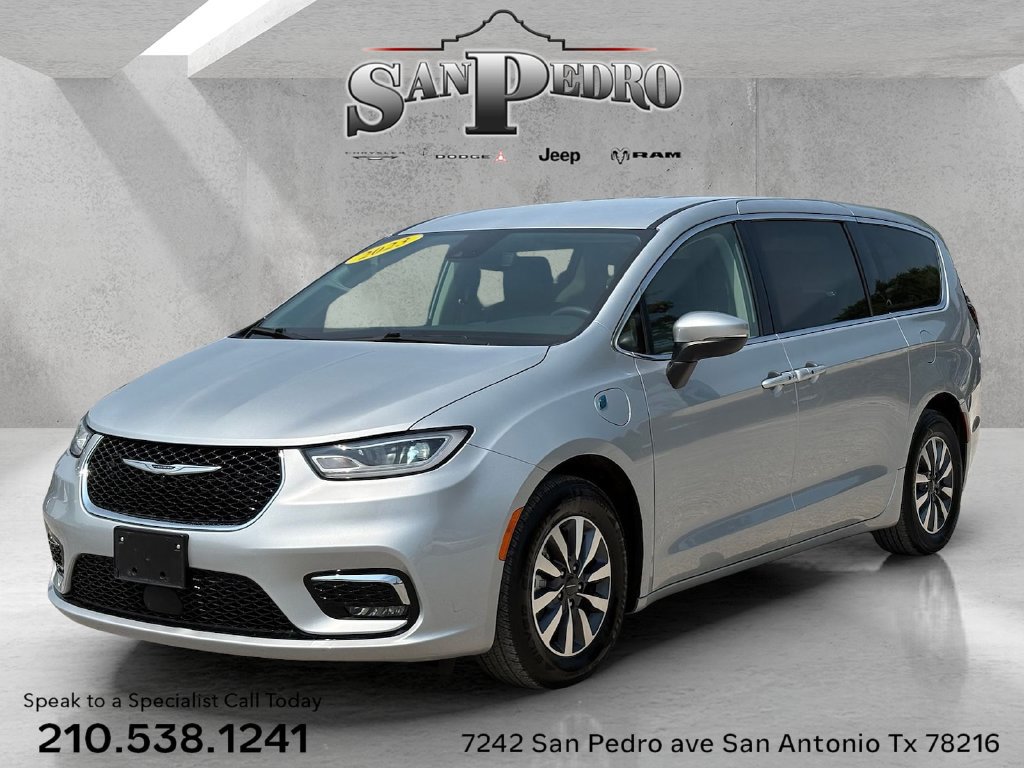Used 2023 Chrysler Pacifica Touring-L FWD image 1