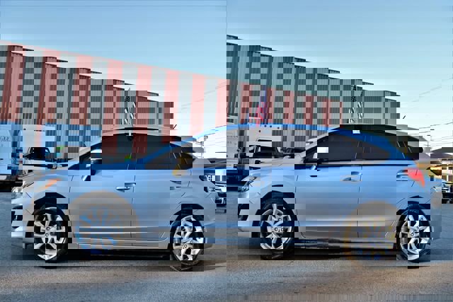 Used 2014 Subaru Impreza 2.0i Premium w/ All-Weather Package w/CVT image 3