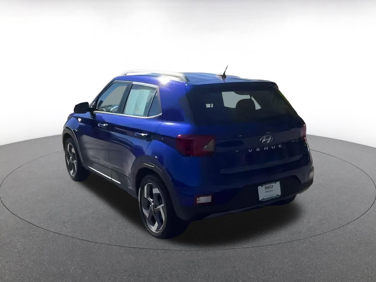 Used 2025 Hyundai Venue SEL image 10
