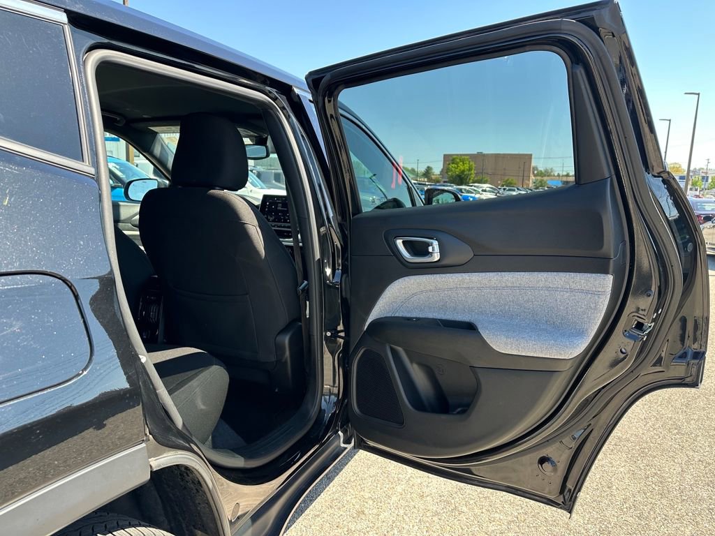 Used 2023 Jeep Compass Sport image 17