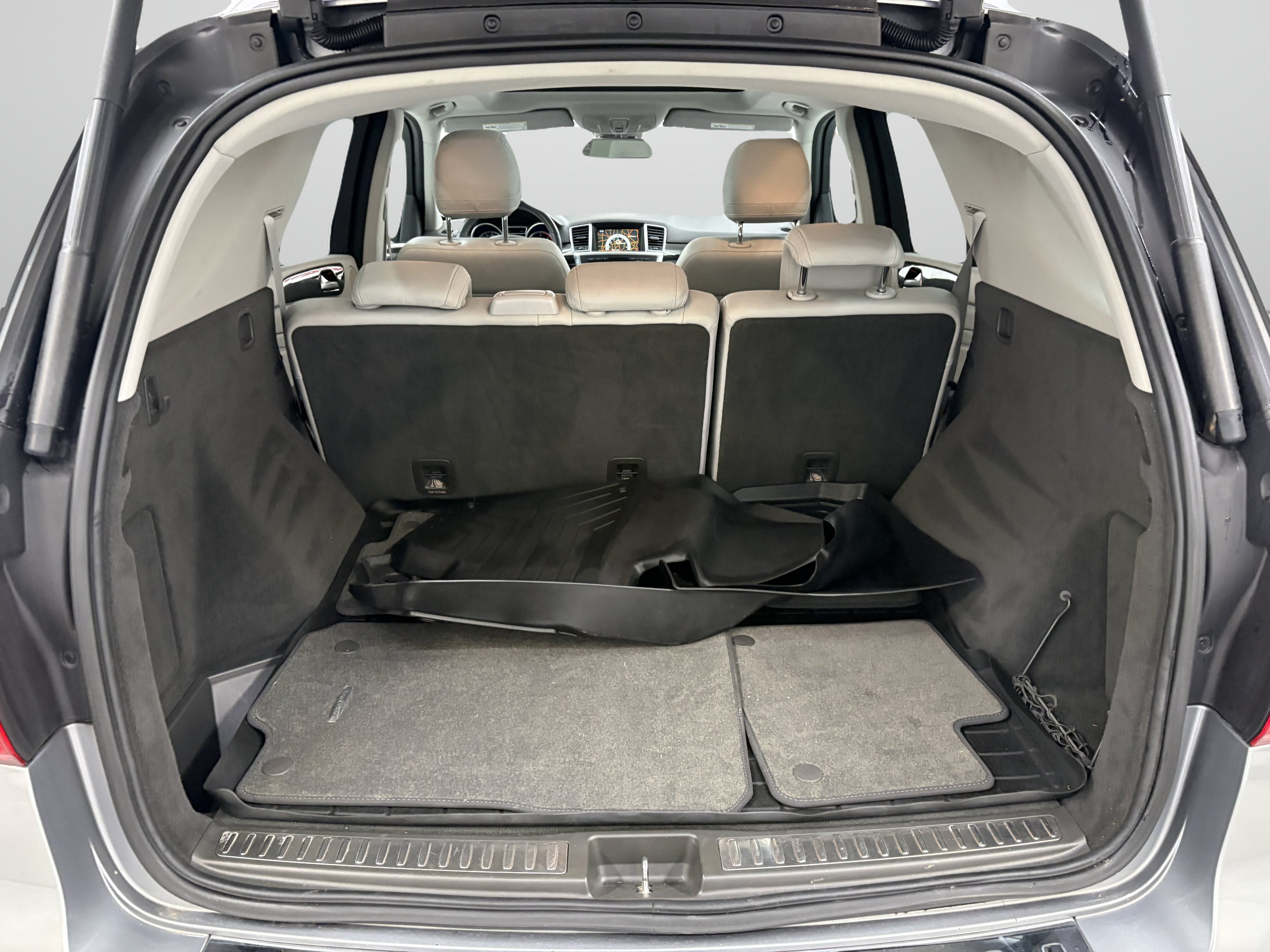 Used 2014 Mercedes-Benz ML 350 BlueTEC 4MATIC w/ Premium 1 Package image 9